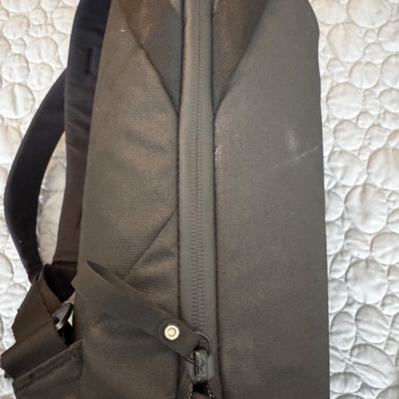 Peak Design Every Day Tote\Backpack Black with Gray Interior - Picture 16 of 16